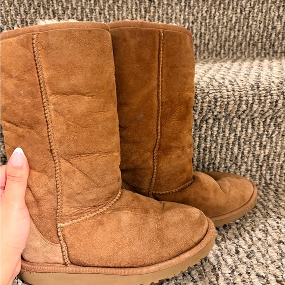 UGG Tan Suede Boots with Shearling Lining - Picture 4 of 6
